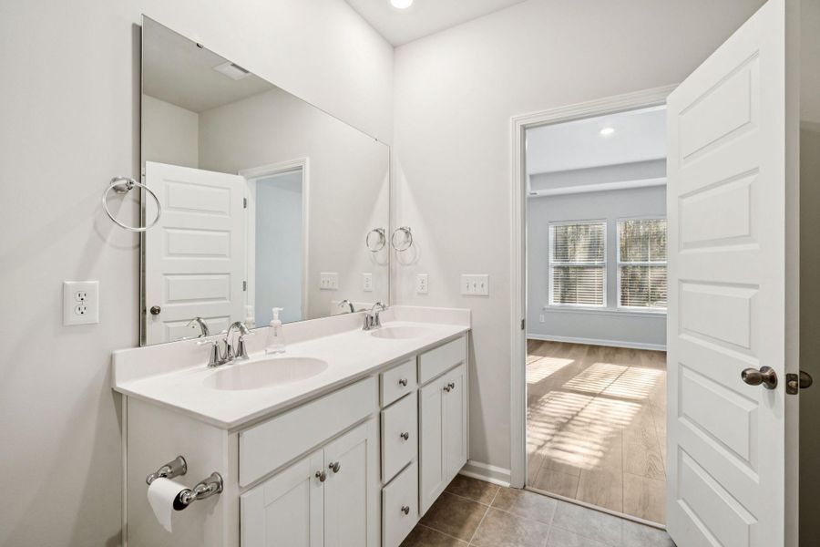 Furnished interior view inside a new home in Saint John's Lake: Arbor Collection, Johns Island (Image 10).