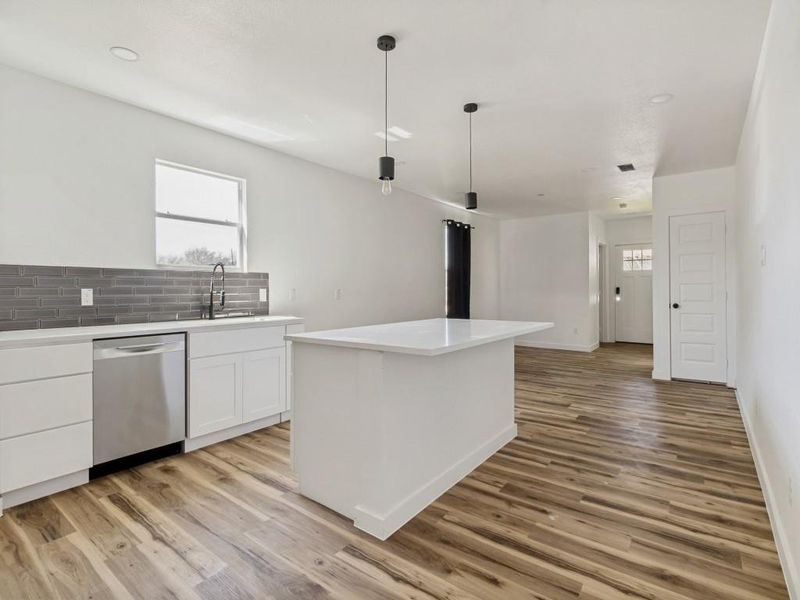 Furnished interior view inside a new home in , Dallas (Image 10).