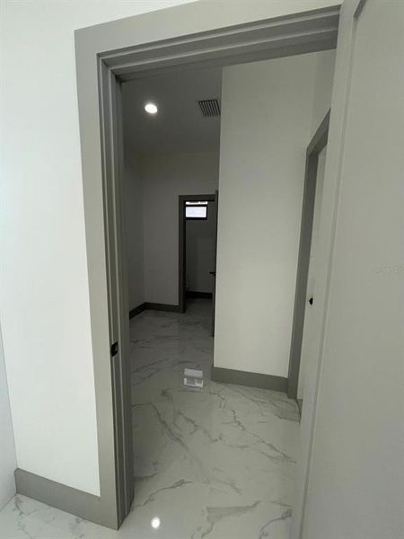 Spacious, unfurnished interior of a new home in , Cape Coral (Image 4).