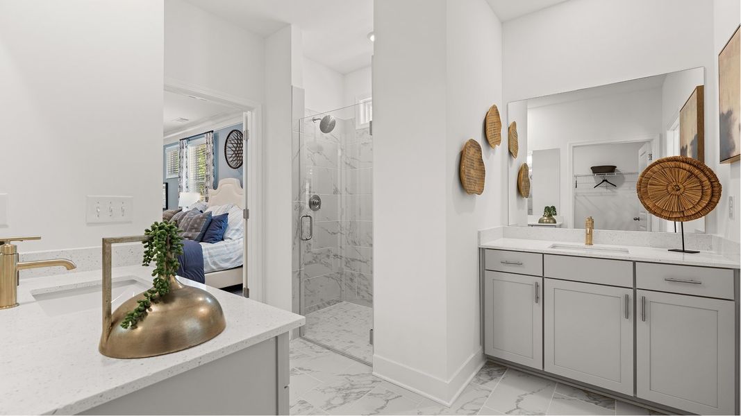 2517 Brunswick Owners Bath 1of2 F1