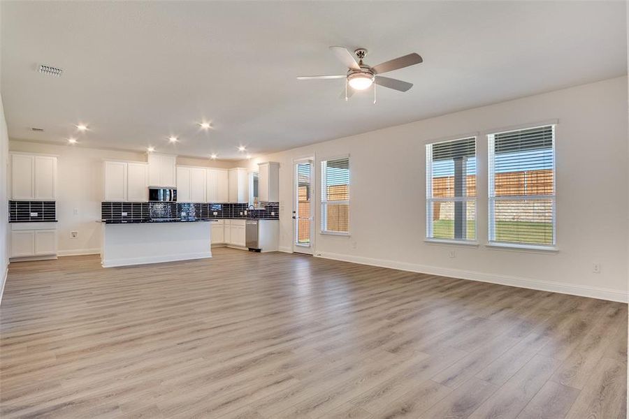 Spacious, unfurnished interior of a new home in Sierra Vista at Kelly Ranch, Aledo (Image 17).