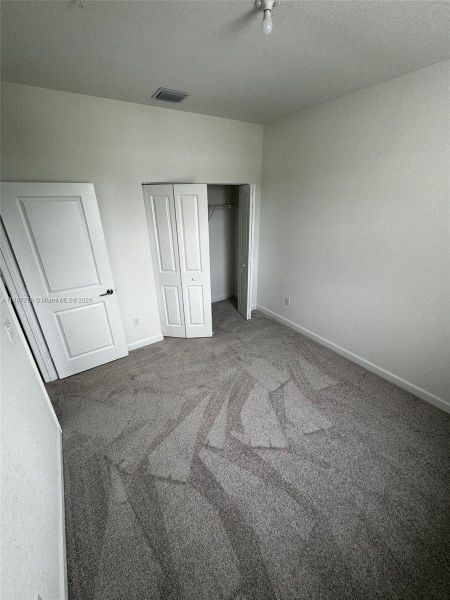 Spacious, unfurnished interior of a new home in , Pembroke Pines (Image 9).