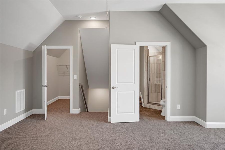 Siesta Bay, Bonus Room