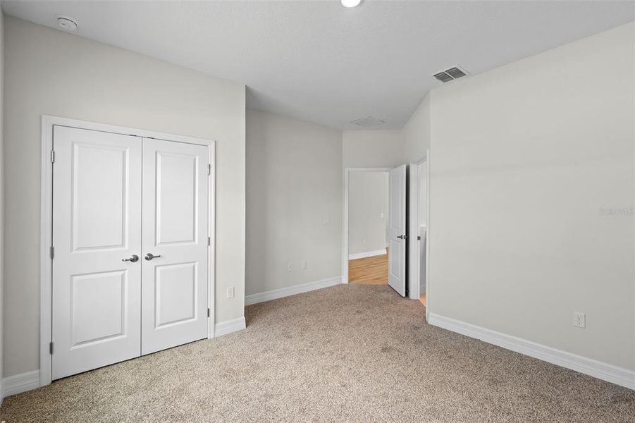 Spacious, unfurnished interior of a new home in , Ocala (Image 20).