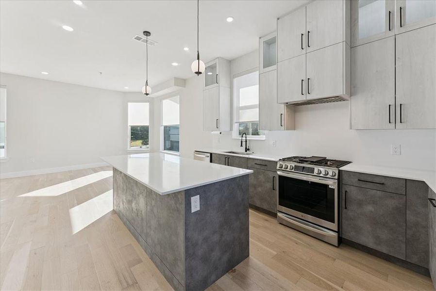 *All photos pictured are unit #101 in building 1512, Coloring/finishes will vary unit to unit. Other differences may be present*