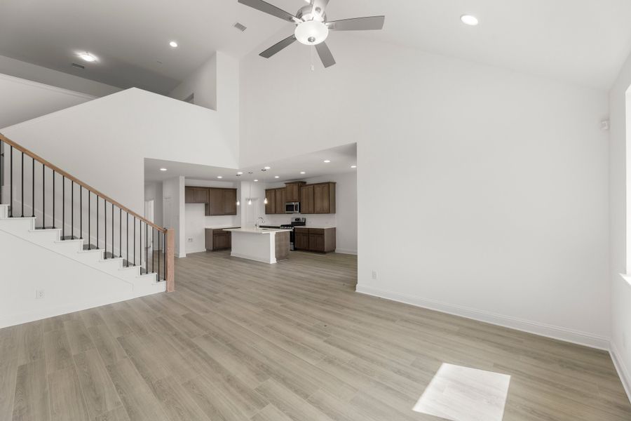 Spacious, unfurnished interior of a new home in Creekside, Royse City (Image 16).