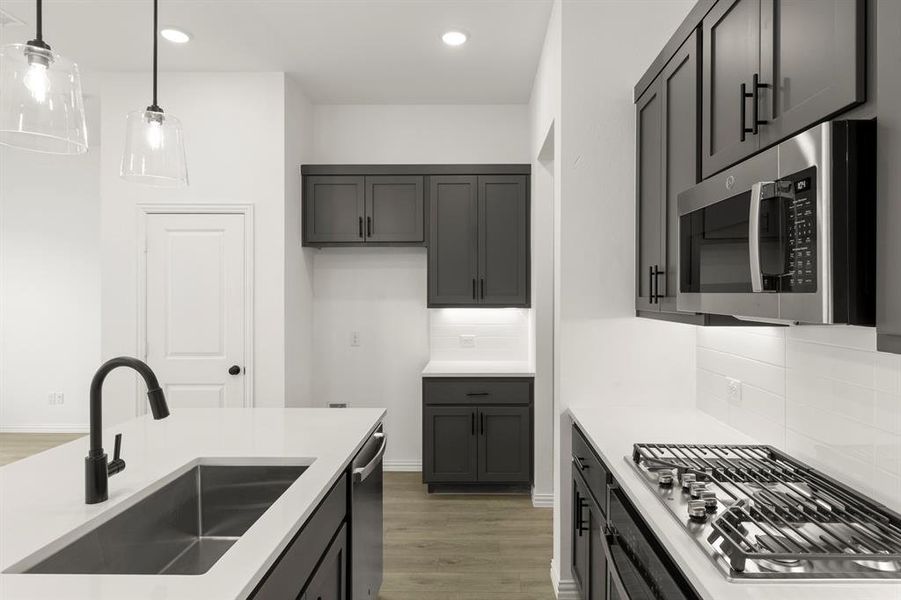 10. 717 Kerrville - Kitchen (3) 10. 717 Kerrville - Kitchen (3)