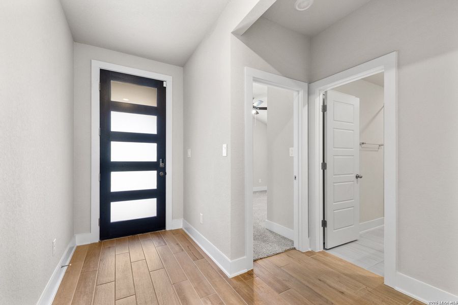 Spacious, unfurnished interior of a new home in Fox Falls, Boerne (Image 29). Spacious, unfurnished interior of a new home in Fox Falls, Boerne (Image 29).