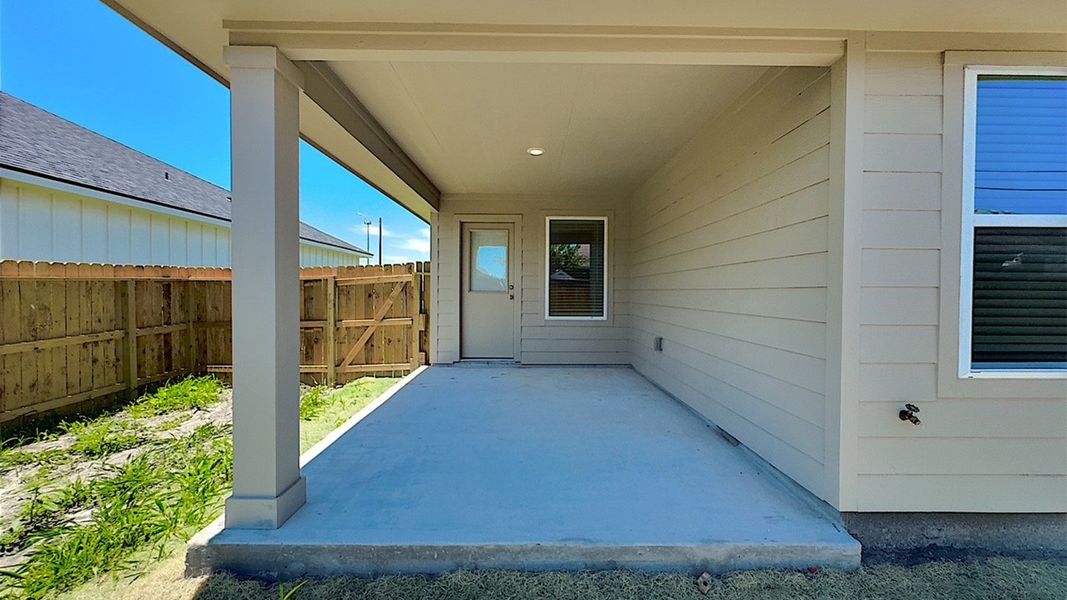 Spacious, unfurnished interior of a new home in Woodside, Corpus Christi (Image 11). Spacious, unfurnished interior of a new home in Woodside, Corpus Christi (Image 11).