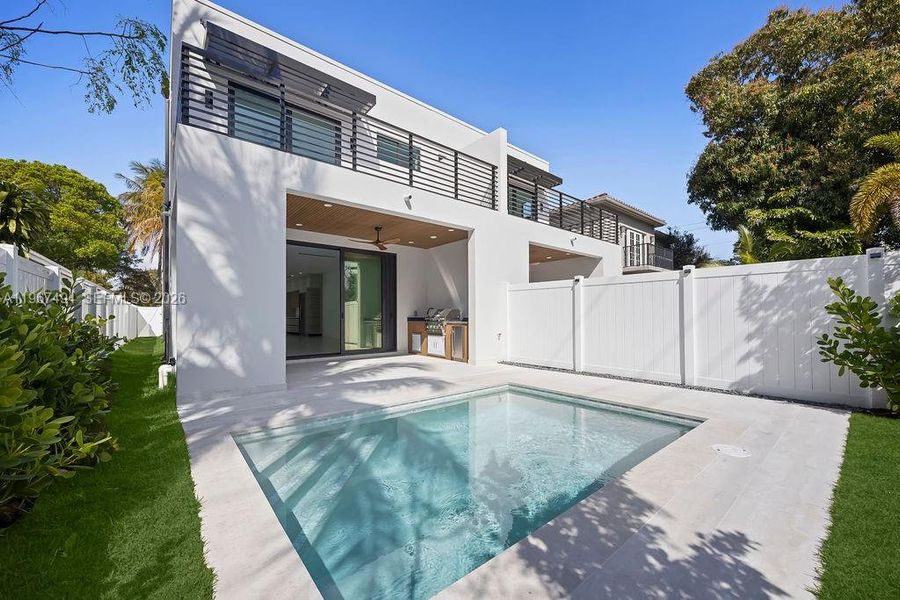 Exterior details and patio area of a home in , Fort Lauderdale (Image 28).
