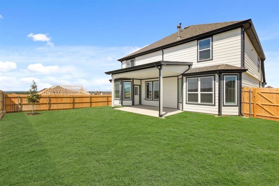 Exterior details and patio area of a home in Rocky Creek Crossing, Fort Worth (Image 3). Exterior details and patio area of a home in Rocky Creek Crossing, Fort Worth (Image 3).