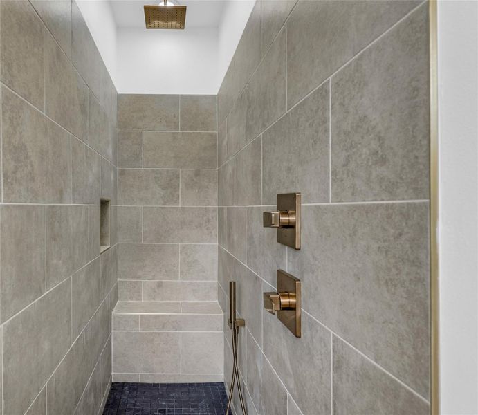 Close-up of interior finishes inside a home in , Brookeland (Image 14).