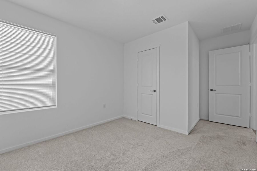 Spacious, unfurnished interior of a new home in Valle Sol, San Antonio (Image 12).