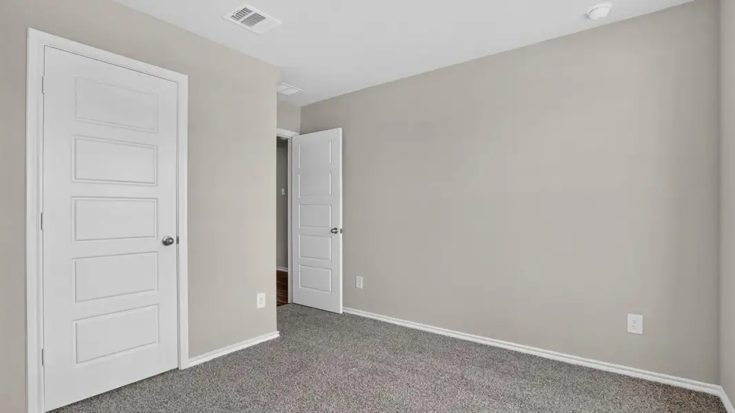 Representative unfurnished interior of a home built from the Carson by D.R. Horton in Ponder Farms, Ponder (Image 24).
