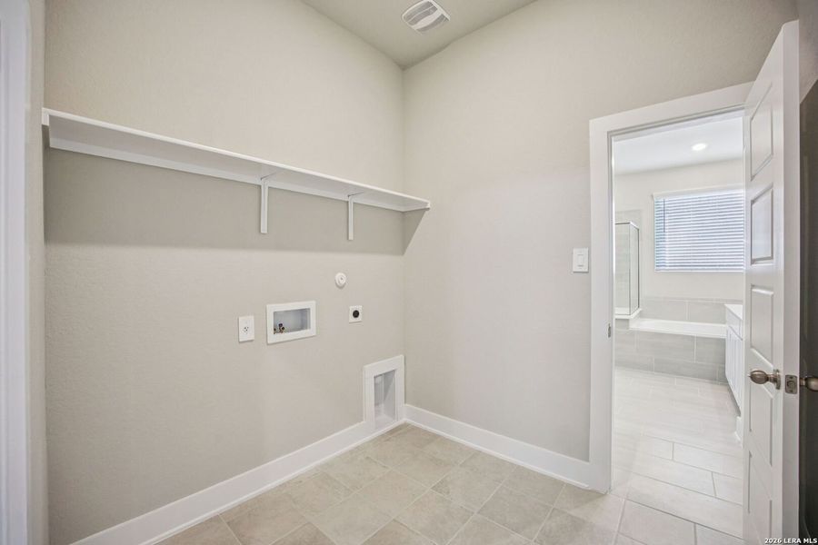 Spacious, unfurnished interior of a new home in Sagebrooke - Classic Series, San Antonio (Image 32).