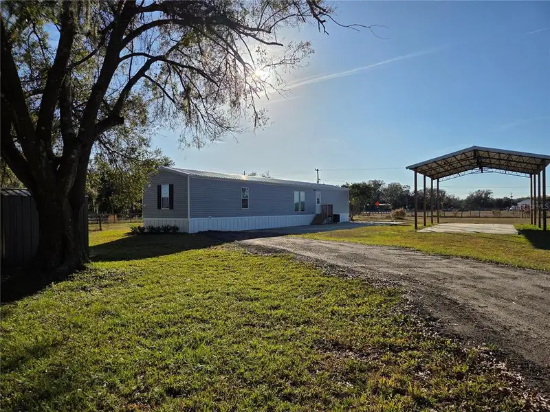 Exterior details and patio area of a home in , Plant City (Image 20).