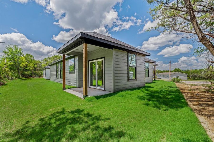 Exterior details and patio area of a home in , Granbury (Image 21).