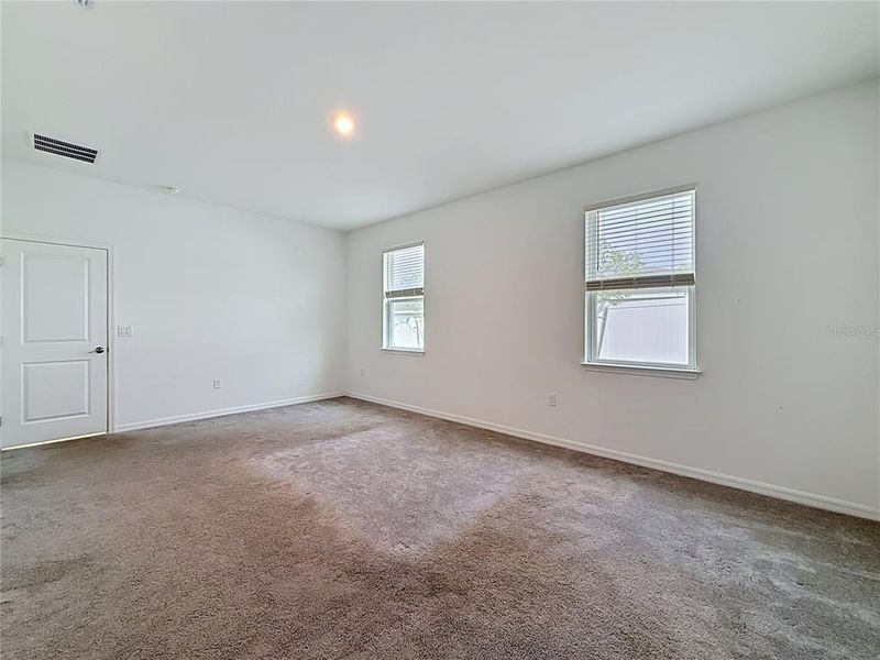 Spacious, unfurnished interior of a new home in , Mascotte (Image 17).