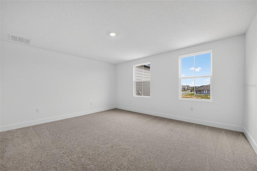 Spacious, unfurnished interior of a new home in Trailside, Mount Dora (Image 27).