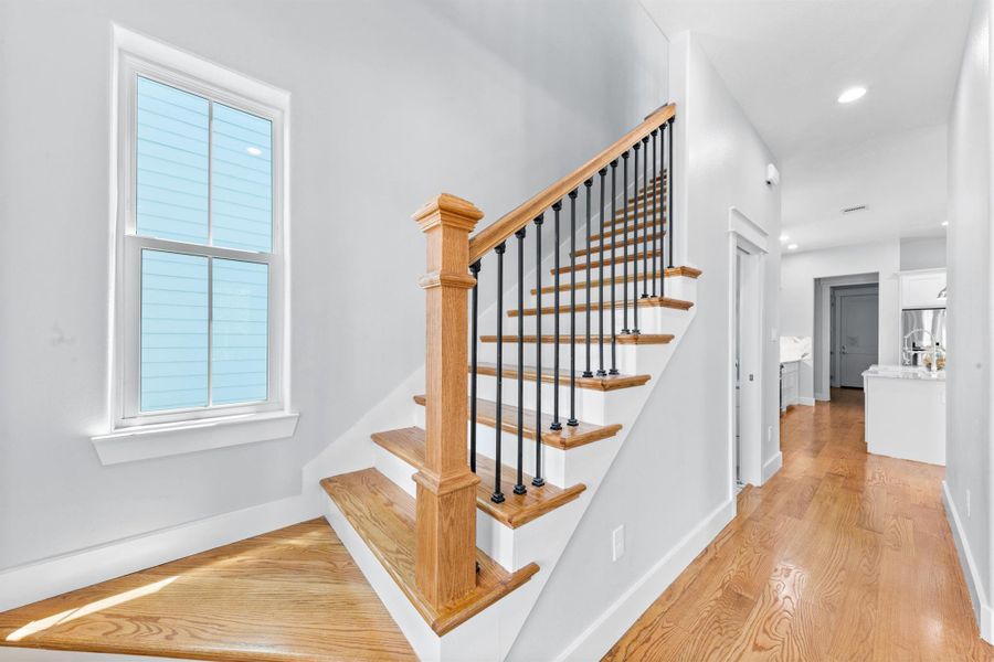 Spacious, unfurnished interior of a new home in , Galveston (Image 34).