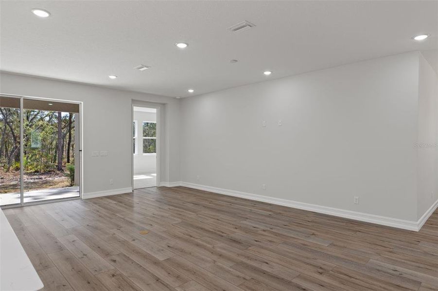 Spacious, unfurnished interior of a new home in Pine Ridge Estates, Beverly Hills (Image 43).