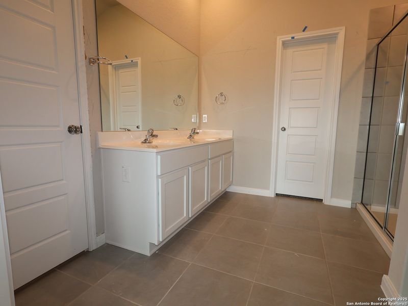 Furnished interior view inside a new home in Agave, San Antonio (Image 5).
