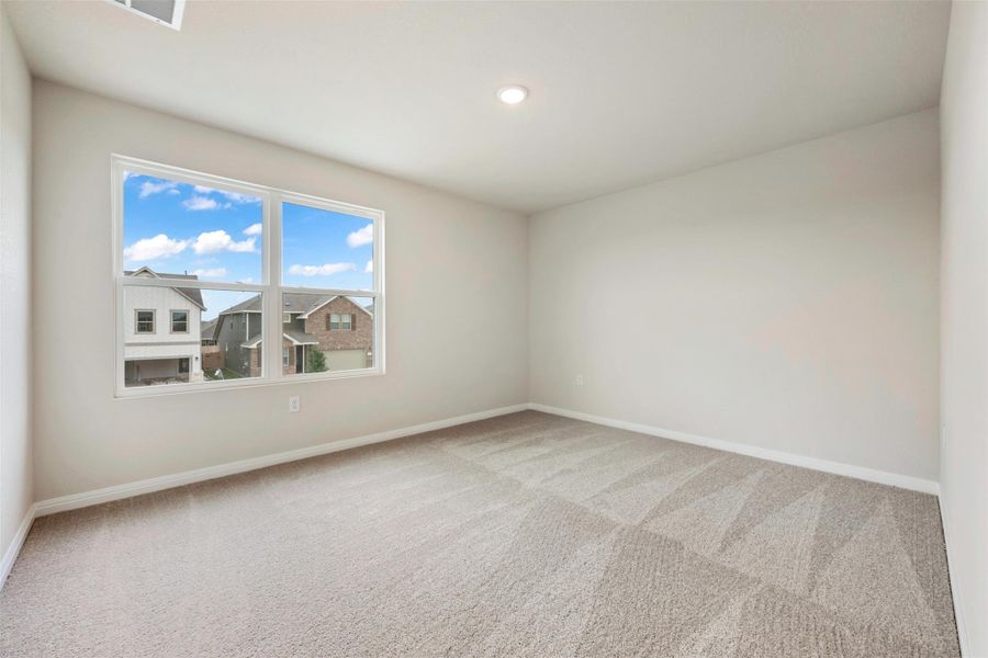 Spacious, unfurnished interior of a new home in Rolling Glen, Hutto (Image 12).