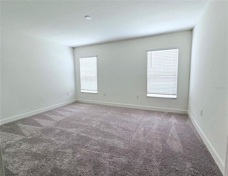 Spacious, unfurnished interior of a new home in , Clermont (Image 13).