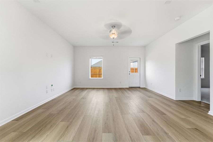 Spacious, unfurnished interior of a new home in Saddlebrook Estates, Waxahachie (Image 15).