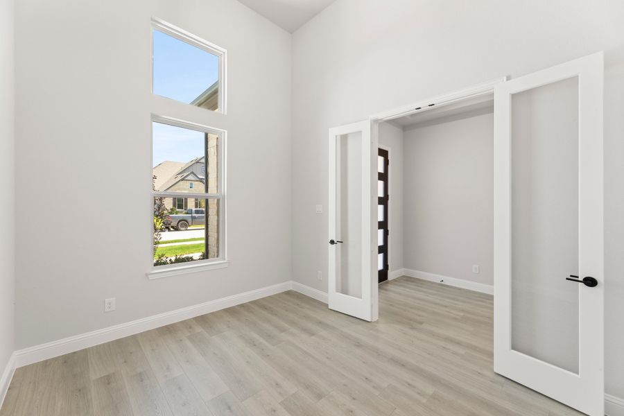 Spacious, unfurnished interior of a new home in Nelson Lake Estates, Rockwall (Image 16). Spacious, unfurnished interior of a new home in Nelson Lake Estates, Rockwall (Image 16).