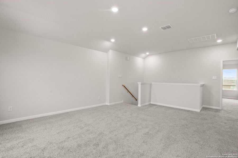 Spacious, unfurnished interior of a new home in Cinco Lakes, San Antonio (Image 19).