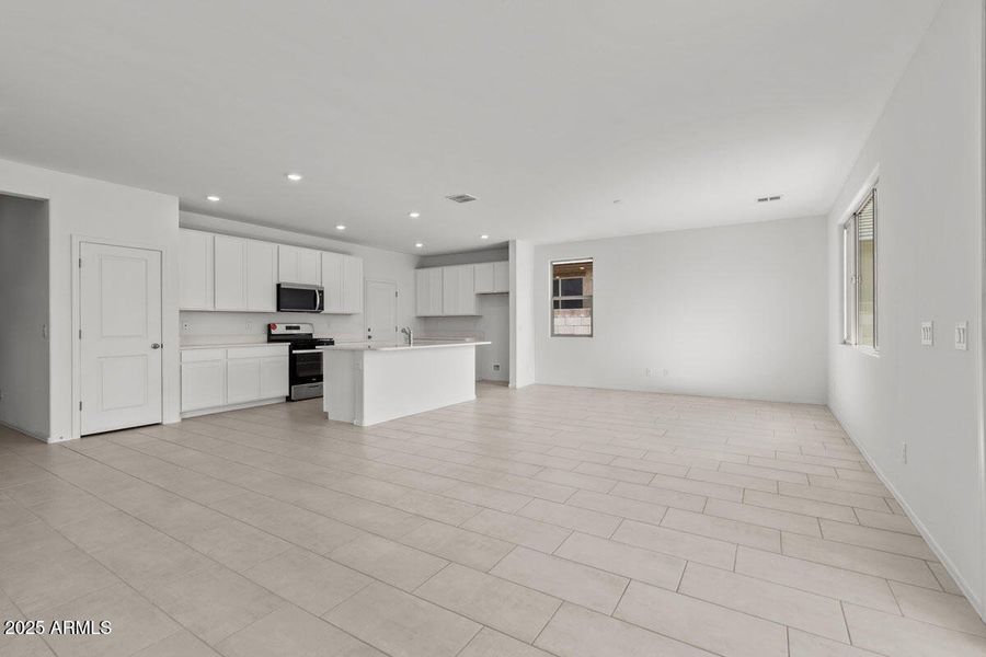 KBPHX_MIR_DesertOasis-Lot156_0240_1-1200 KBPHX_MIR_DesertOasis-Lot156_0240_1-1200