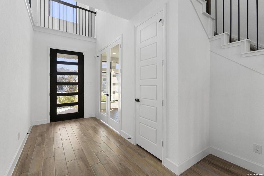 Spacious, unfurnished interior of a new home in Esperanza, Boerne (Image 43).