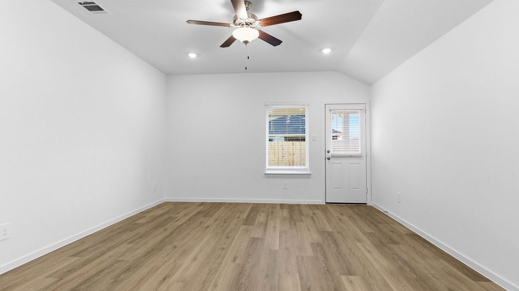 Spacious, unfurnished interior of a new home in Lakes at Westland Ranch, League City (Image 15).
