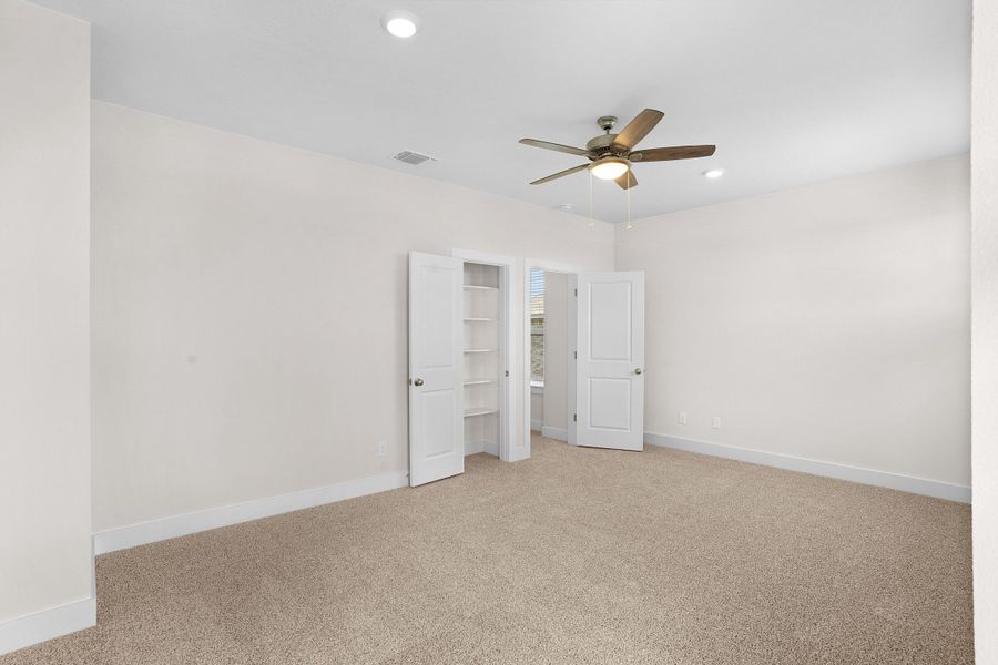 Spacious, unfurnished interior of a new home in Santa Rita Ranch, Liberty Hill (Image 30).