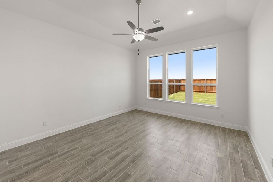 Representative unfurnished interior of a home built from the Grayson by UnionMain Homes in Cambridge Crossing, Celina (Image 41).