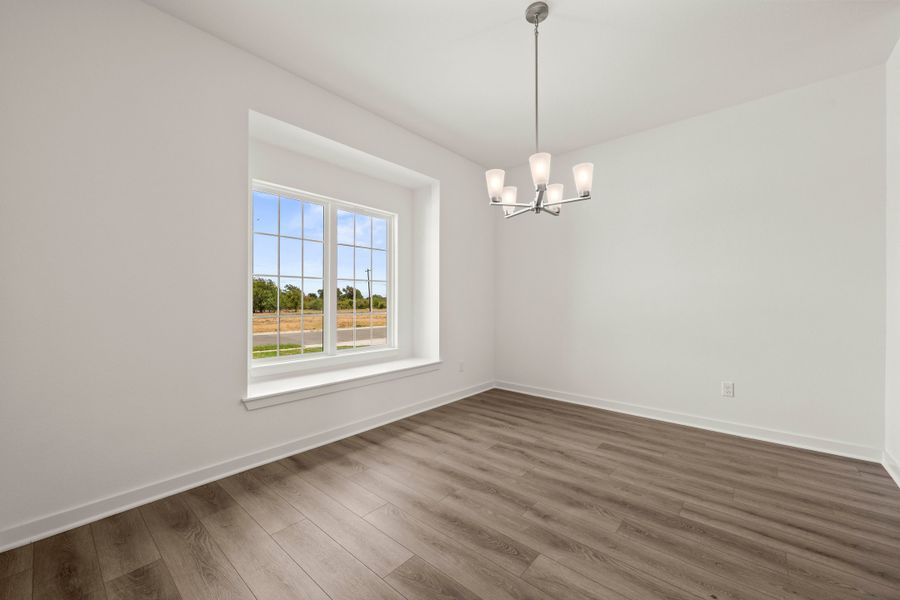Spacious, unfurnished interior of a new home in Eagles Landing, Waco (Image 7).