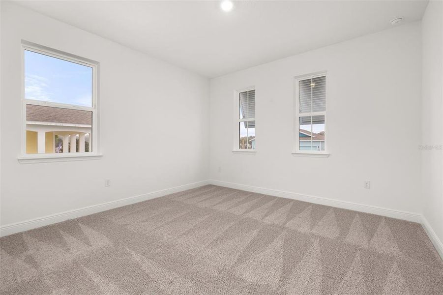 Spacious, unfurnished interior of a new home in Green Key Village, Lady Lake (Image 17).