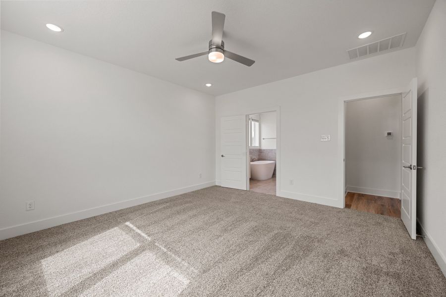 Spacious, unfurnished interior of a new home in Heritage Towne, Midlothian (Image 15). Spacious, unfurnished interior of a new home in Heritage Towne, Midlothian (Image 15).