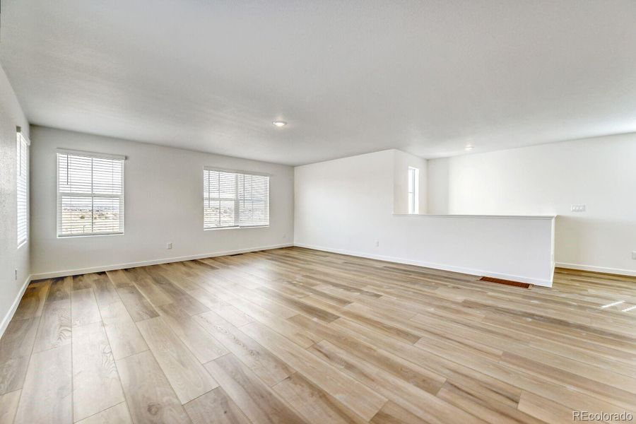 Spacious, unfurnished interior of a new home in Preserve at Mesa Creek, Colorado Springs (Image 9).