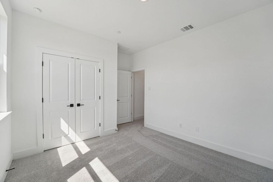 Spacious, unfurnished interior of a new home in Avery Centre, Round Rock (Image 26).
