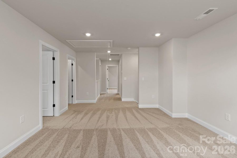 Spacious, unfurnished interior of a new home in Ascot Woods, Charlotte (Image 8).