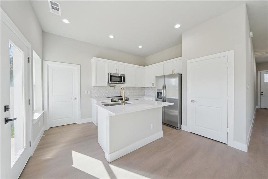 Furnished interior view inside a new home in , Waxahachie (Image 7).