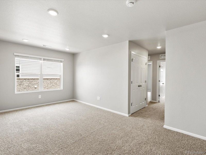 Spacious, unfurnished interior of a new home in Horizon Uptown: The Meadow Collection, Aurora (Image 13). Spacious, unfurnished interior of a new home in Horizon Uptown: The Meadow Collection, Aurora (Image 13).