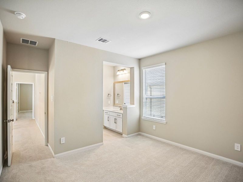 Spacious, unfurnished interior of a new home in Massey Oaks - Estate Series, Pearland (Image 16). Spacious, unfurnished interior of a new home in Massey Oaks - Estate Series, Pearland (Image 16).
