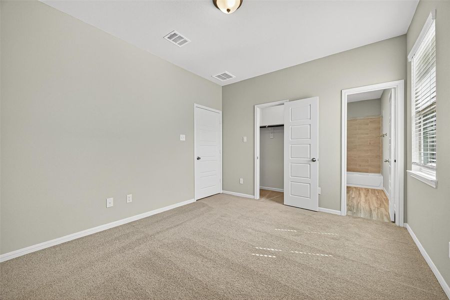 Spacious, unfurnished interior of a new home in Sunterra, Katy (Image 32).