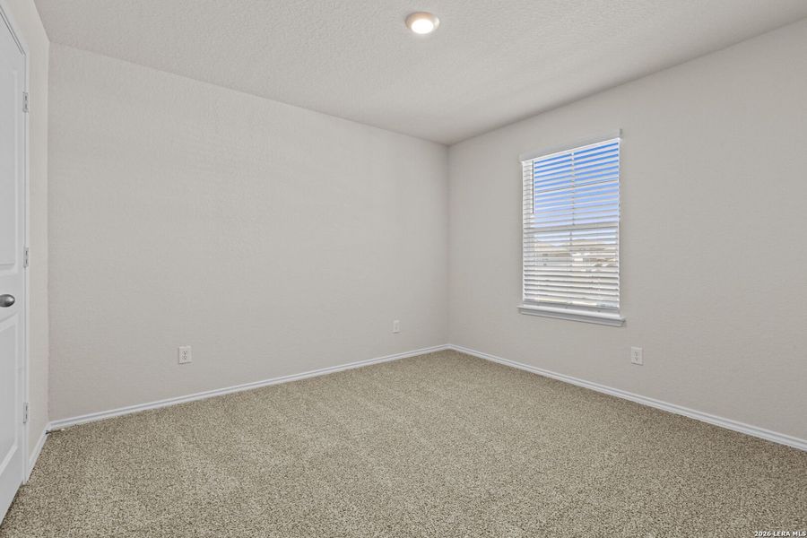 Spacious, unfurnished interior of a new home in Stonehill, San Antonio (Image 11).