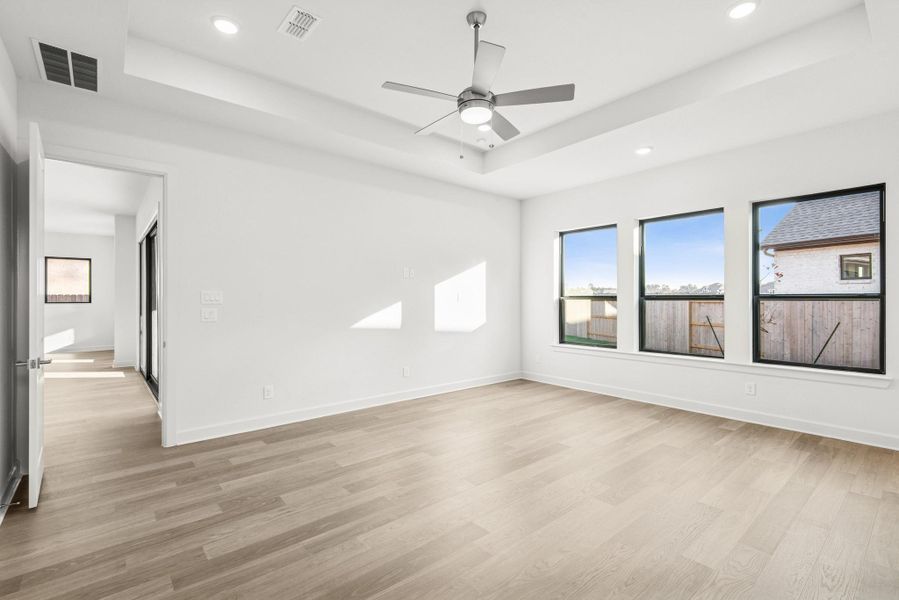 Spacious, unfurnished interior of a new home in ARTAVIA - Parkview Collection, Conroe (Image 36).