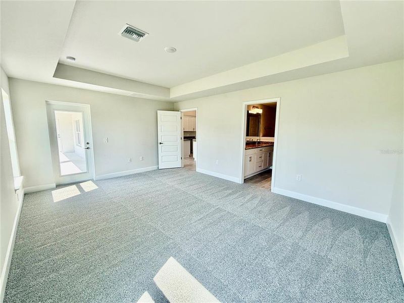 Spacious, unfurnished interior of a new home in South Gulf Cove, Port Charlotte (Image 11).