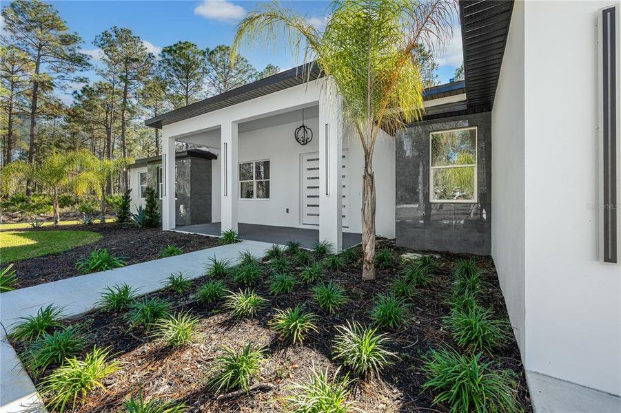 Exterior details and patio area of a home in , Eustis (Image 30).